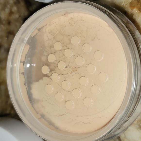 🆕️Rachel Couture Translucent Powder - MEDIUM - Picture 2 of 2